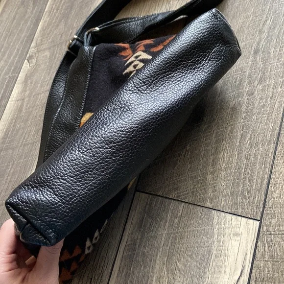 Pendleton Rancho Arroyo Print Southwest Crossbody Bag & Pouch - Picture 15 of 16